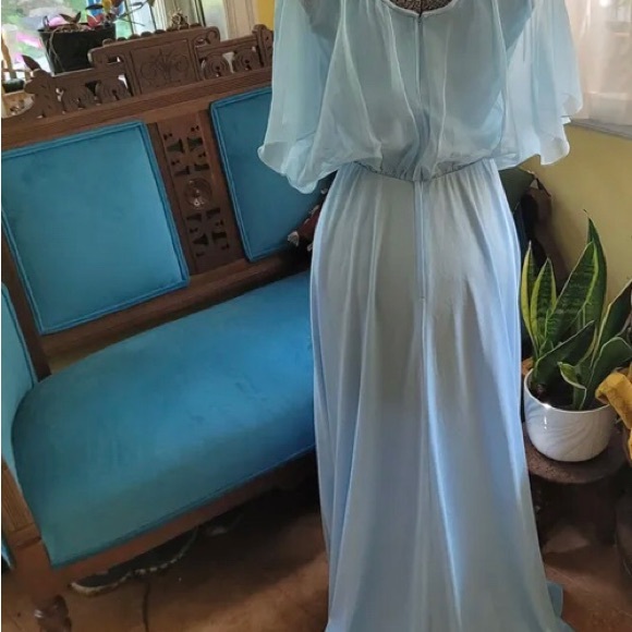 🥰🎁SOLD🎉👍Vintage 1970s Pale blue gown sheer overlay butterfly sleeves. US8. - Picture 6 of 8